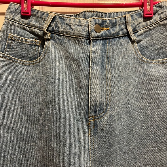 Women’s SHEIN Two-Toned Jeans - Picture 3 of 6